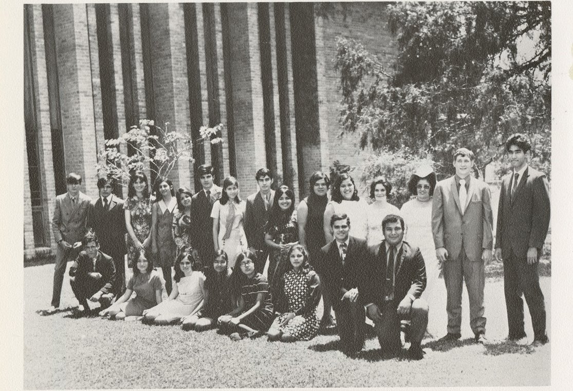 Full senior class in front of the chapel, with the handwritten signatures of every senior below it.
