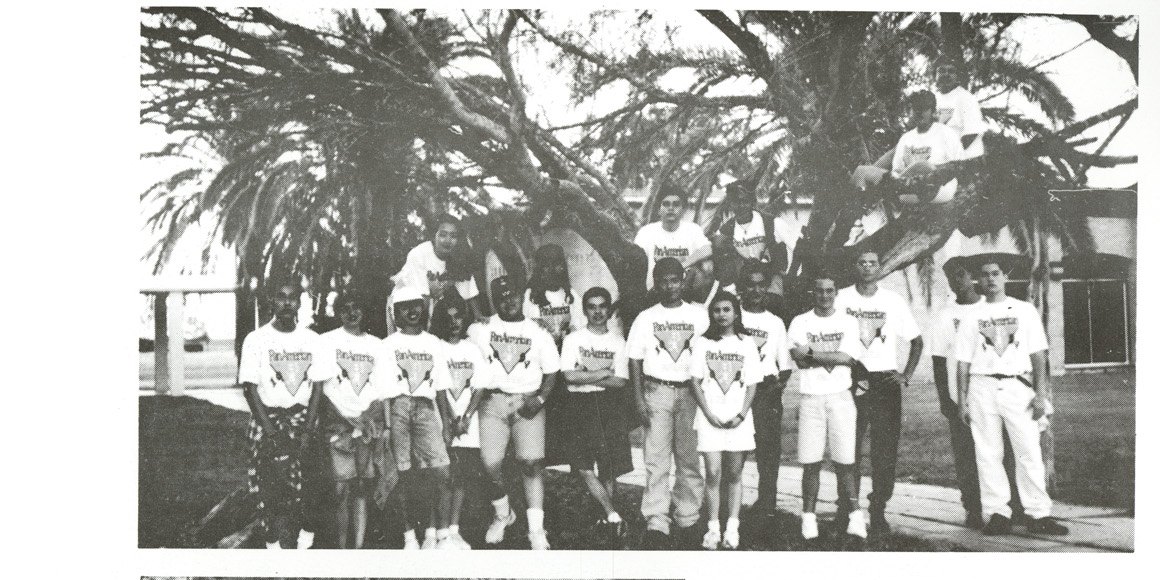 The seniors in their class shirts.