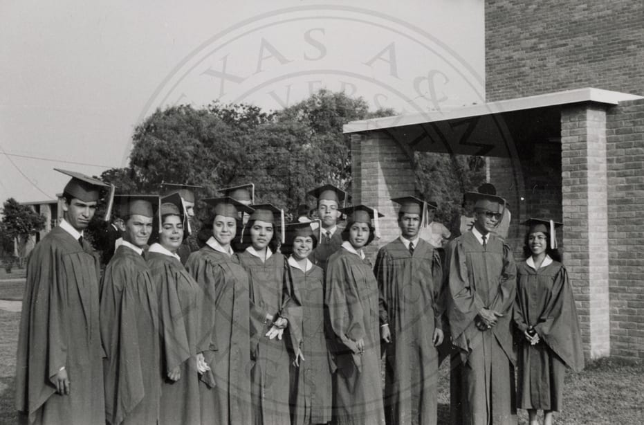 The graduates of 1961, outdoors.
