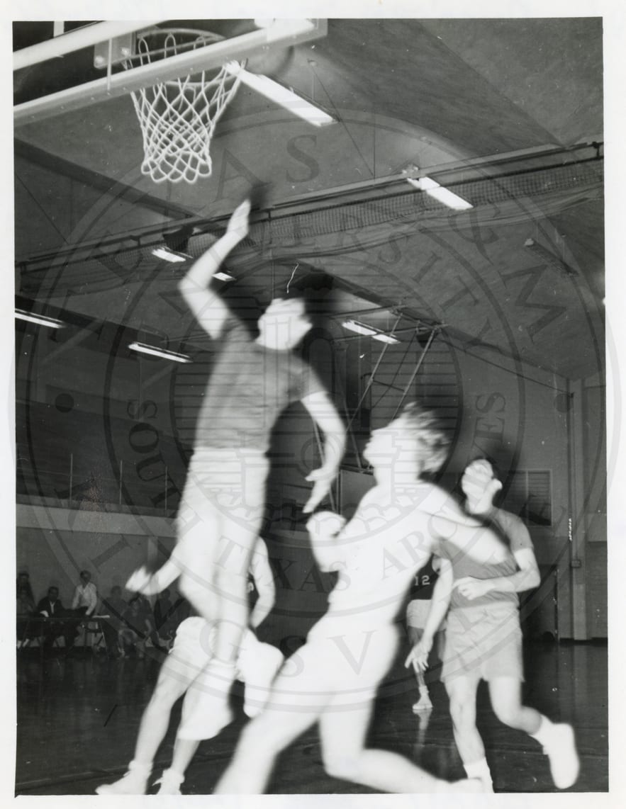 Basketball indoors, 1965–66.