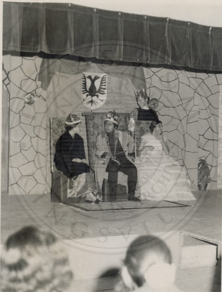 The cast of the drama, 1972.