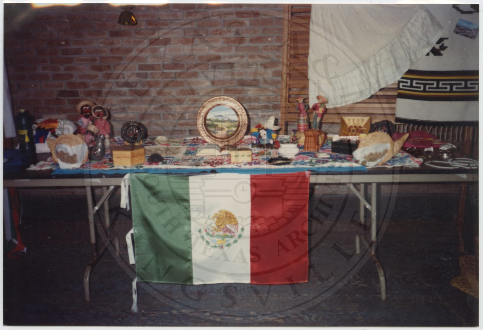 The flag of Mexico, 1990.