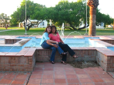 The obligatory photo at the fountain — “if this fountain could talk…”