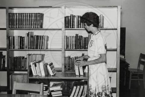 Student in library.