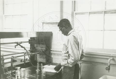 Students working on lab.