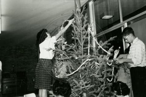 Students working on Christmas tree.