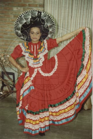 A folklórico dancer, 1990.