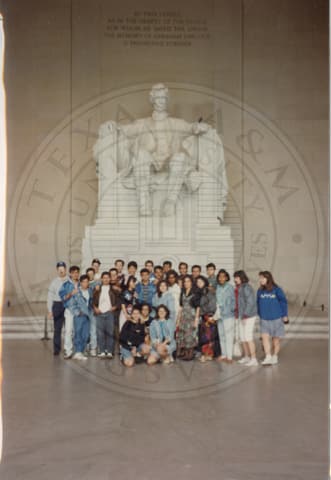 Students Visit D.C. & Lincoln Memorial.