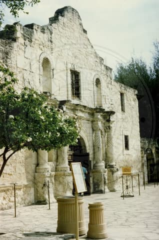 The trip to the Alamo, 1990.